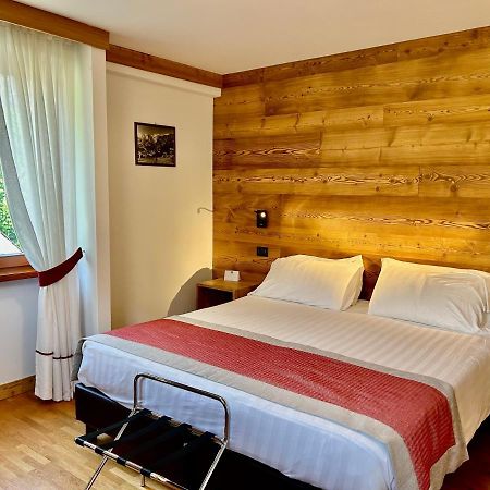 Hotel Croux Courmayeur Bagian luar foto