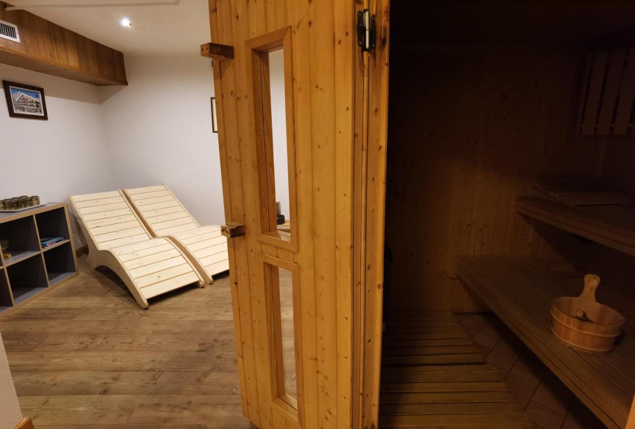 Hotel Croux Courmayeur Bagian luar foto