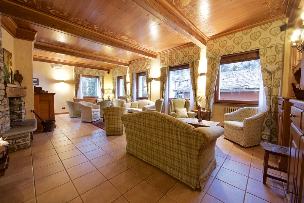Hotel Croux Courmayeur Bagian luar foto