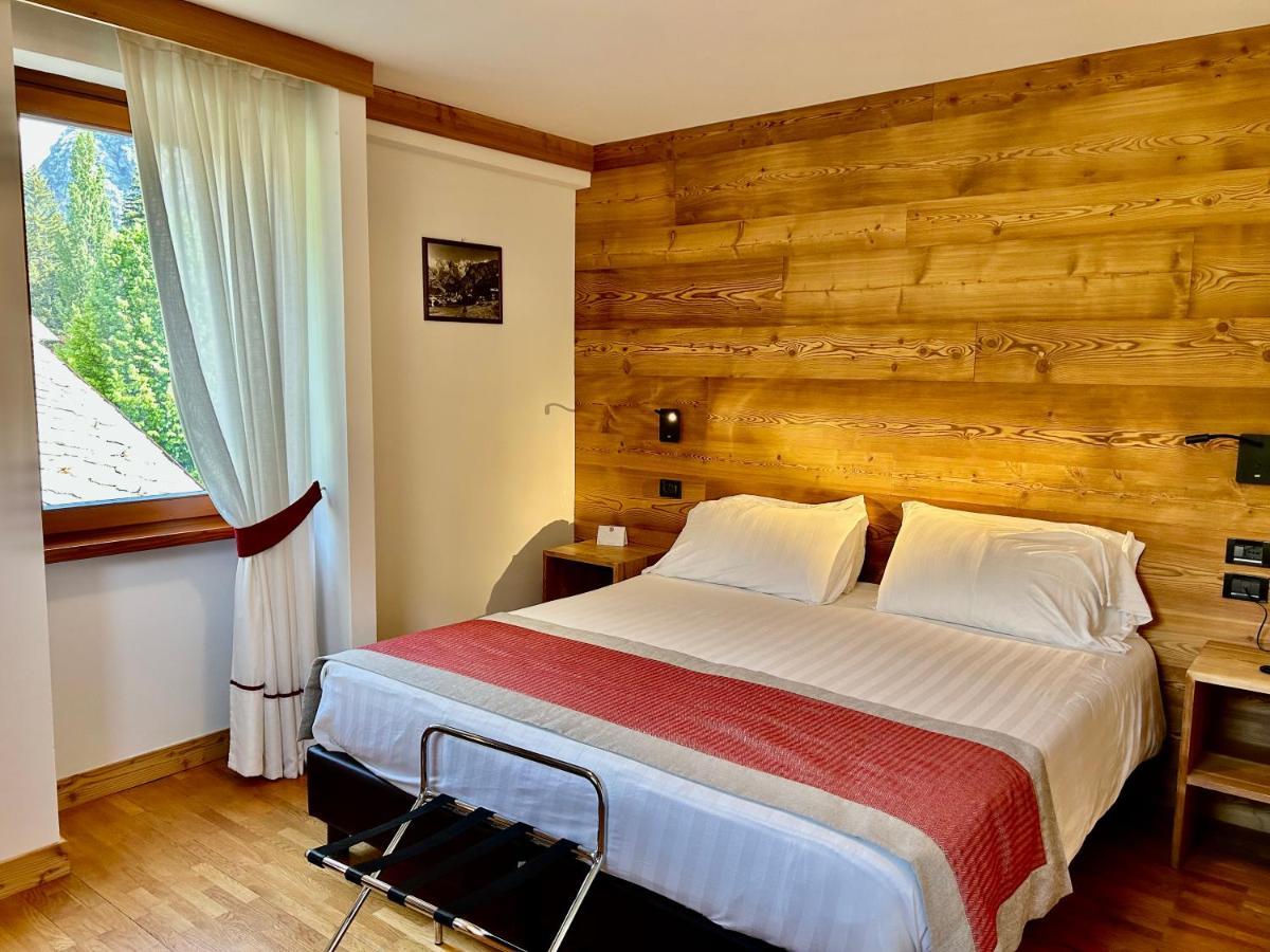 Hotel Croux Courmayeur Bagian luar foto