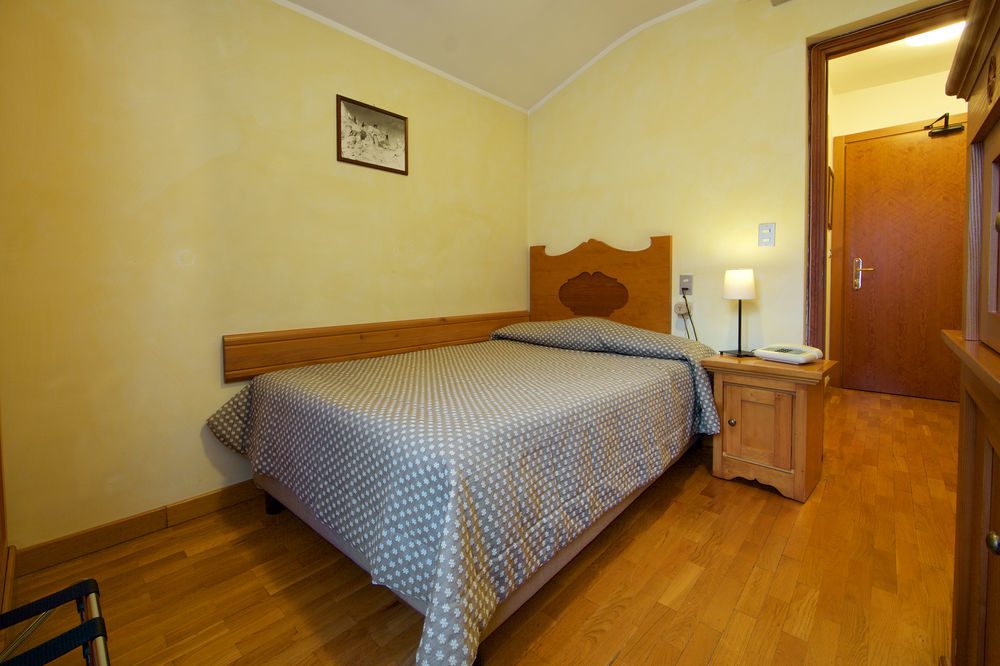 Hotel Croux Courmayeur Bagian luar foto